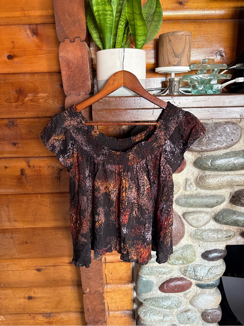 Aritzia Talula Off-Shoulder Flutter Sleeve Blouse in Black With Print Size Small